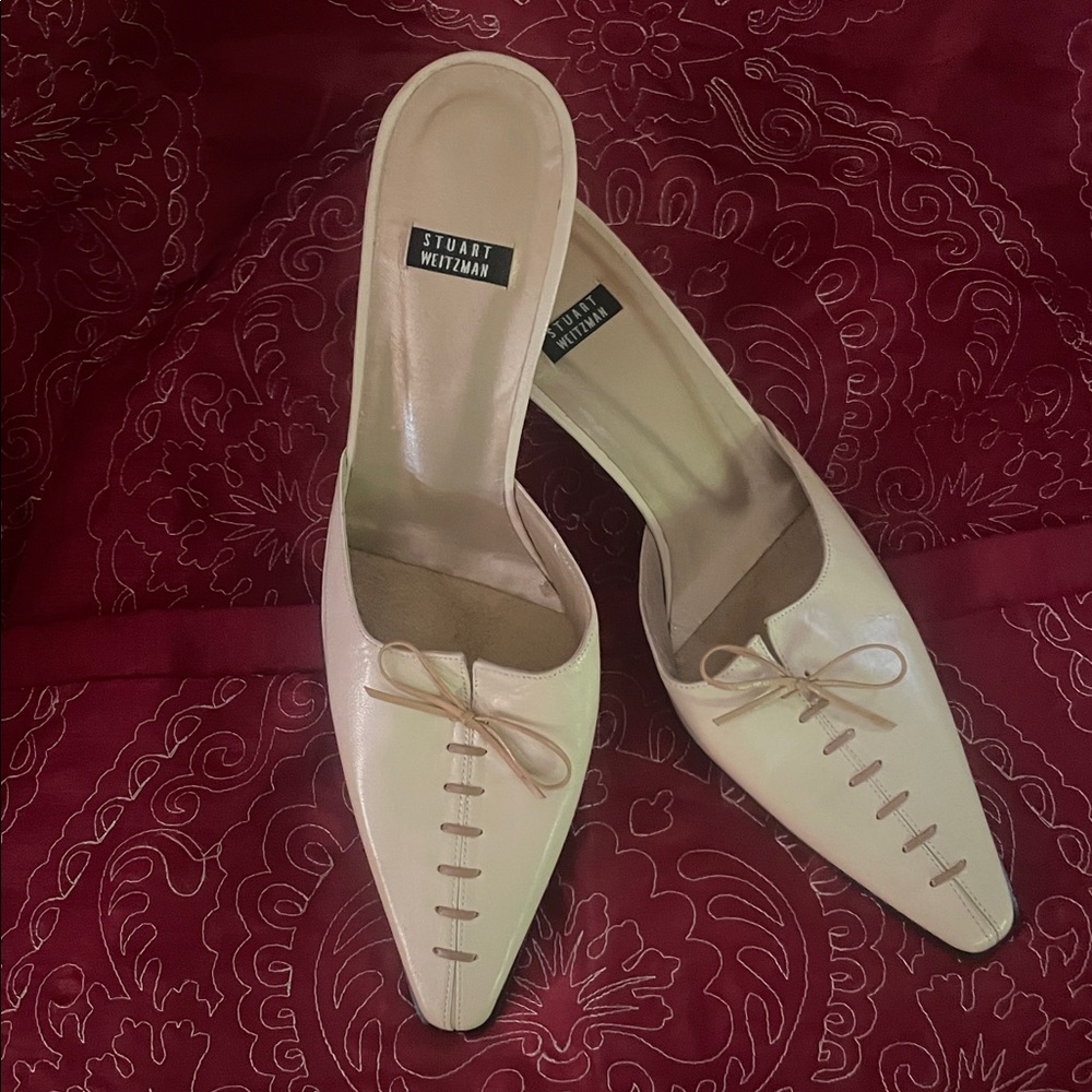 Stuart Weitzman 7.5 Point Toe Cream Kitten Heels